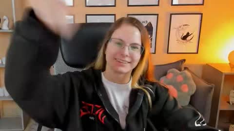 carrie_roses online show from 12, 9, 2025