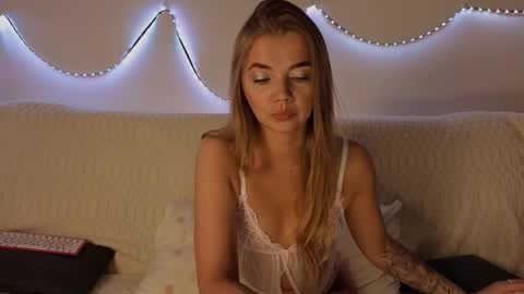 Snapshot of carriebradshawww chatting on 4, 10, 2025 carriebradshawww online show from 4, 10, 2025