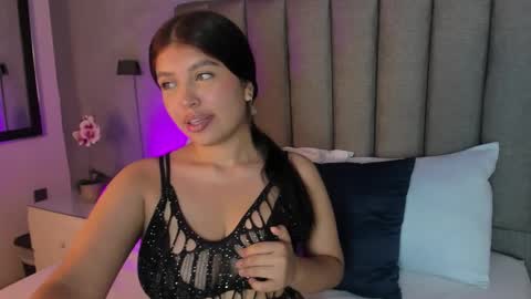 Snapshot of carriepink_ chatting on 2, 10, 2025 carriepink_ online show from 2, 10, 2025