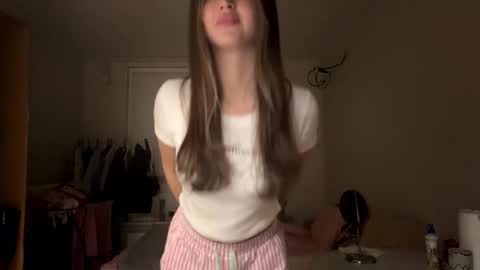 Snapshot of carrybodrick chatting on 5, 12, 2025 Kira online show from 5, 12, 2025