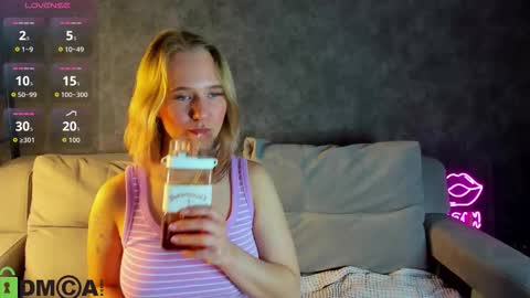 Snapshot of casey_sweeet chatting on 17, 10, 2025 Casey sweeet online show from 17, 10, 2025