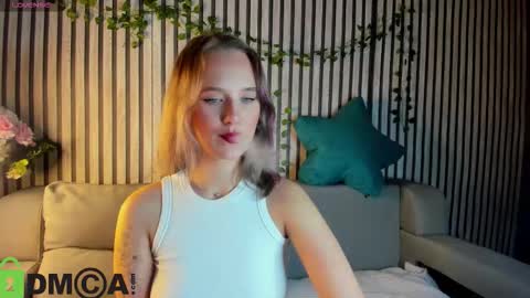 Snapshot of casey_sweeet chatting on 5, 12, 2025 Casey sweeet online show from 5, 12, 2025