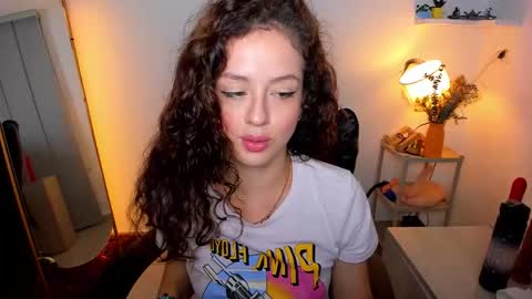 Snapshot of cassandra_caiin chatting on 14, 12, 2025 Cassie online show from 14, 12, 2025