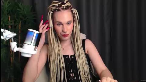 Snapshot of cassiemich chatting on 26, 11, 2025 Cassie online show from 26, 11, 2025