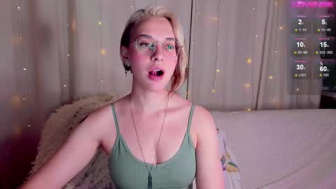 Snapshot of cassy_moore chatting on 3, 11, 2025 Ellie online show from 3, 11, 2025