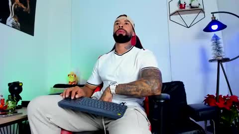 Snapshot of casticatheking chatting on 1, 1, 2025 Matheo Brown online show from 1, 1, 2025