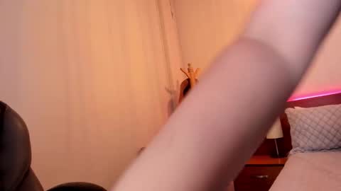 Snapshot of cat__moon__ chatting on 22, 11, 2025 Karol online show from 22, 11, 2025