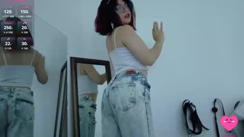 Snapshot of cat_white chatting on 17, 9, 2025 Cata online show from 17, 9, 2025