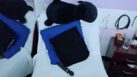 Snapshot of cat_white chatting on 10, 10, 2025 Cata online show from 10, 10, 2025