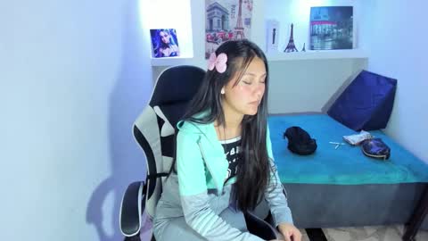 Snapshot of catalehia_milk chatting on 12, 10, 2025 C A T A L E H I A online show from 12, 10, 2025