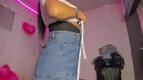 Snapshot of catalina_and_roger chatting on 22, 1, 2025 Cata y Roger online show from 22, 1, 2025