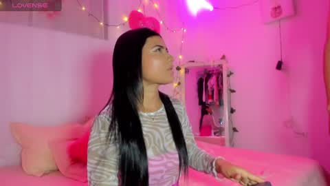 Snapshot of catalina_and_roger chatting on 20, 2, 2025 Cata y Roger online show from 20, 2, 2025