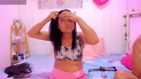 Snapshot of catalina_and_roger chatting on 12, 3, 2025 Cata y Roger online show from 12, 3, 2025