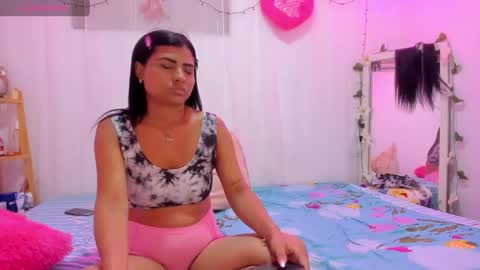 Snapshot of catalina_and_roger chatting on 12, 3, 2025 Cata y Roger online show from 12, 3, 2025