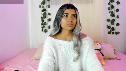 Snapshot of catalina_and_roger chatting on 12, 9, 2025 Cata y Roger online show from 12, 9, 2025