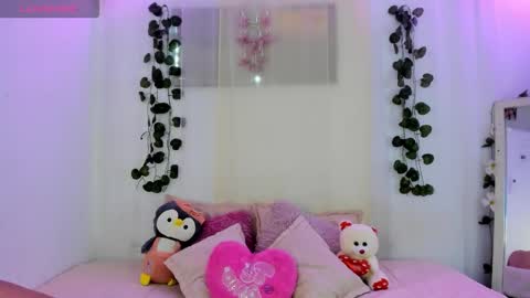 Snapshot of catalina_and_roger chatting on 23, 9, 2025 Cata y Roger online show from 23, 9, 2025