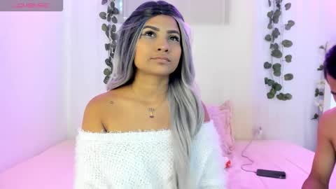 Snapshot of catalina_and_roger chatting on 20, 10, 2025 Cata y Roger online show from 20, 10, 2025