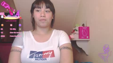 Snapshot of catalina_saenz19 chatting on 6, 11, 2025 Catalina Saenz online show from 6, 11, 2025