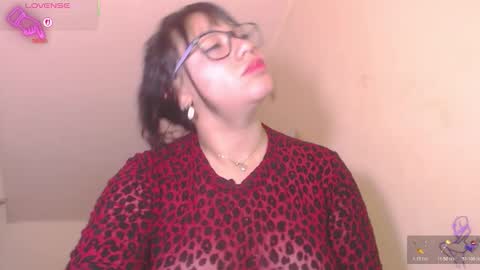 Snapshot of catalina_saenz19 chatting on 21, 11, 2025 Catalina Saenz online show from 21, 11, 2025