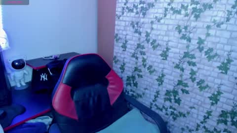 Snapshot of catboobs_ chatting on 4, 11, 2025 Mia online show from 4, 11, 2025