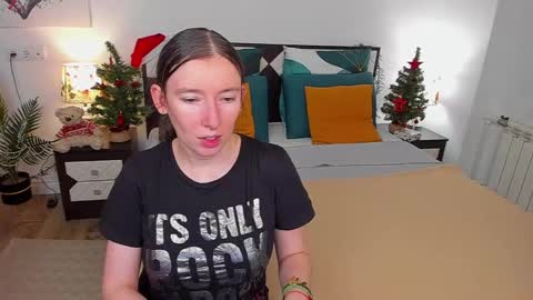 Snapshot of catherinewalls chatting on 4, 2, 2025 Catrin online show from 4, 2, 2025