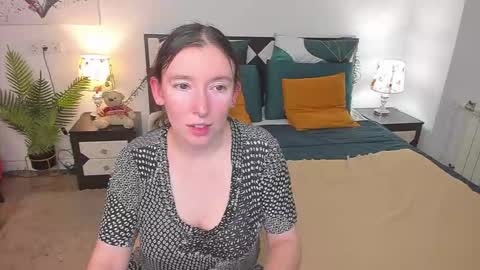 Snapshot of catherinewalls chatting on 1, 12, 2025 Catrin online show from 1, 12, 2025