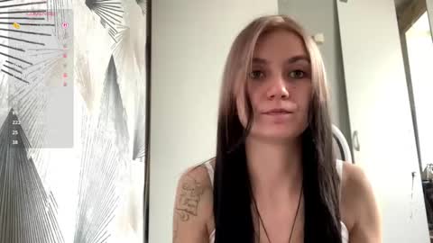 Snapshot of catinagaznes chatting on 11, 10, 2025 Lola online show from 11, 10, 2025