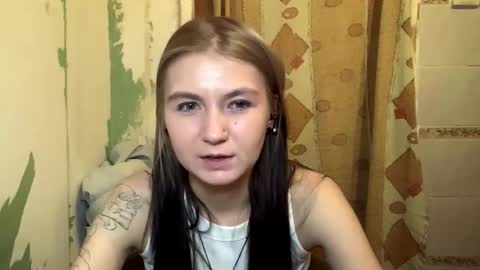 Snapshot of catinagaznes chatting on 29, 10, 2025 Lola online show from 29, 10, 2025