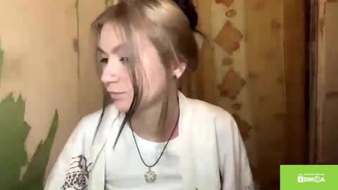 Snapshot of catinagaznes chatting on 6, 11, 2025 Lola online show from 6, 11, 2025