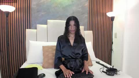 Snapshot of catiusca_reyes_03 chatting on 25, 11, 2025 catiusca_reyes_03 online show from 25, 11, 2025
