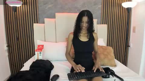 Snapshot of catiusca_reyes_03 chatting on 4, 12, 2025 catiusca_reyes_03 online show from 4, 12, 2025
