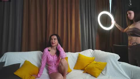 Snapshot of catolinanight chatting on 4, 12, 2025 catolinanight online show from 4, 12, 2025