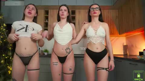 Snapshot of catolinanight chatting on 17, 12, 2025 catolinanight online show from 17, 12, 2025