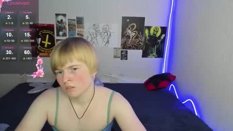 Snapshot of cattie_w_ chatting on 18, 12, 2025 cattie_w_ online show from 18, 12, 2025