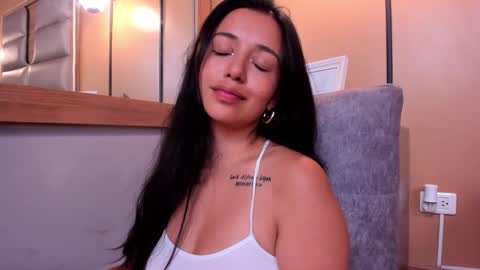 Snapshot of caylincollins chatting on 1, 3, 2025 caylincollins online show from 1, 3, 2025