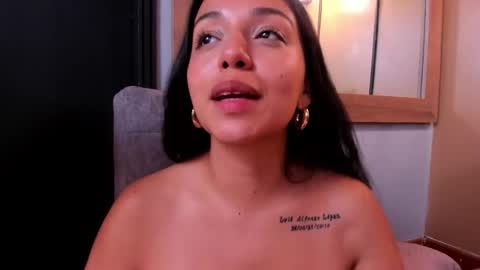 Snapshot of caylincollins chatting on 1, 3, 2025 caylincollins online show from 1, 3, 2025