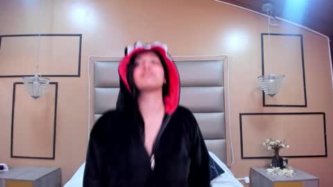 Snapshot of caylincollins chatting on 19, 10, 2025 caylincollins online show from 19, 10, 2025