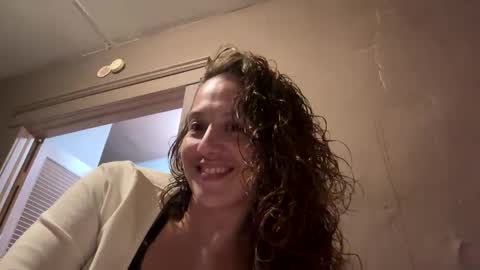 Snapshot of cece_vibez chatting on 6, 2, 2025 cece_vibez online show from 6, 2, 2025