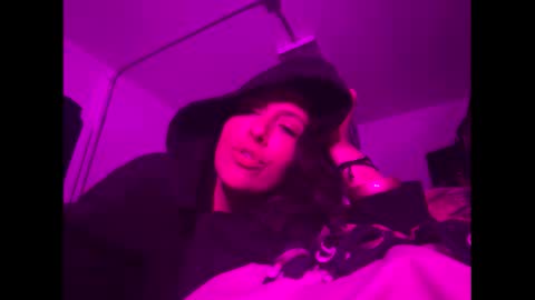 Snapshot of cece_vibez chatting on 1, 12, 2025 cece_vibez online show from 1, 12, 2025