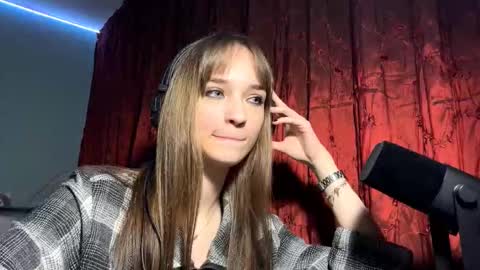 Snapshot of ceciliameusel chatting on 11, 11, 2025 Lily online show from 11, 11, 2025