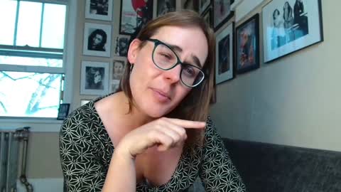 Snapshot of cecilysaintclaire chatting on 4, 12, 2024 Cecily Saint Claire online show from 4, 12, 2024