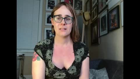 Snapshot of cecilysaintclaire chatting on 12, 3, 2025 Cecily Saint Claire online show from 12, 3, 2025