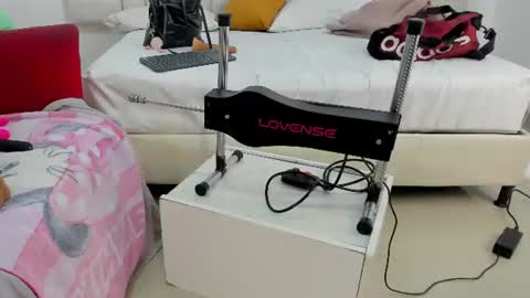 celeste_smmith_ online show from 10, 8, 2026