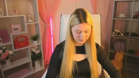 your cute kitty online show from 19, 4, 2026