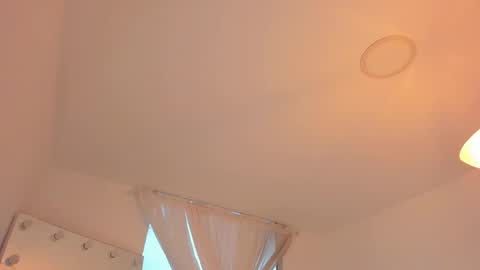 Snapshot of celia_dubois chatting on 12, 9, 2025 Ari online show from 12, 9, 2025