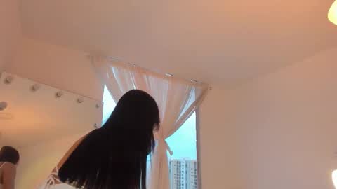 Snapshot of celia_dubois chatting on 19, 9, 2025 Ari online show from 19, 9, 2025