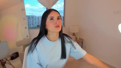 Snapshot of celia_dubois chatting on 27, 9, 2025 Ari online show from 27, 9, 2025