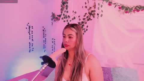 Snapshot of centaurigirls chatting on 5, 11, 2025 Hello guys my name is Sofi and Lizzie and Vanessa online show from 5, 11, 2025