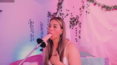 Snapshot of centaurigirls chatting on 8, 11, 2025 Hello guys my name is Sofi and Lizzie and Vanessa online show from 8, 11, 2025