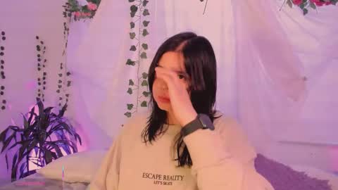 Hello guys my name is Sofi and Lizzie and  Vanessa online show from 21, 12, 2025